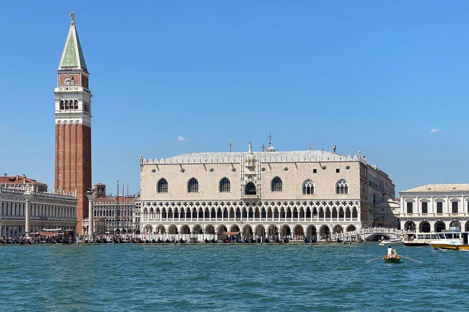 Blick auf den Dogenpalast in Venedig