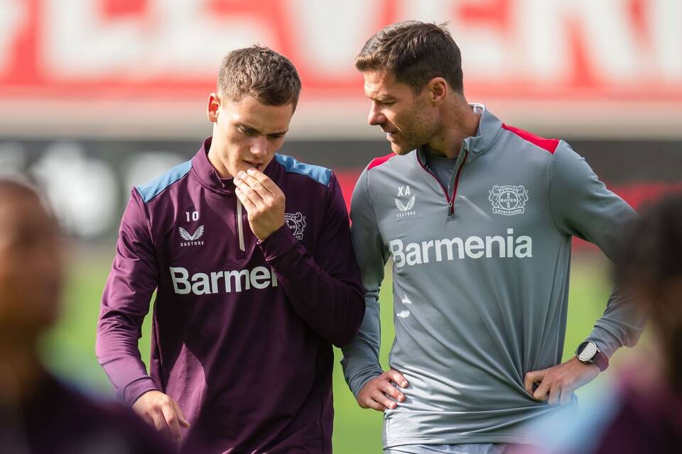 Florian Wirtz (l) und Xabi Alonso