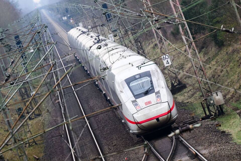 Ein ICE der Deutschen Bahn