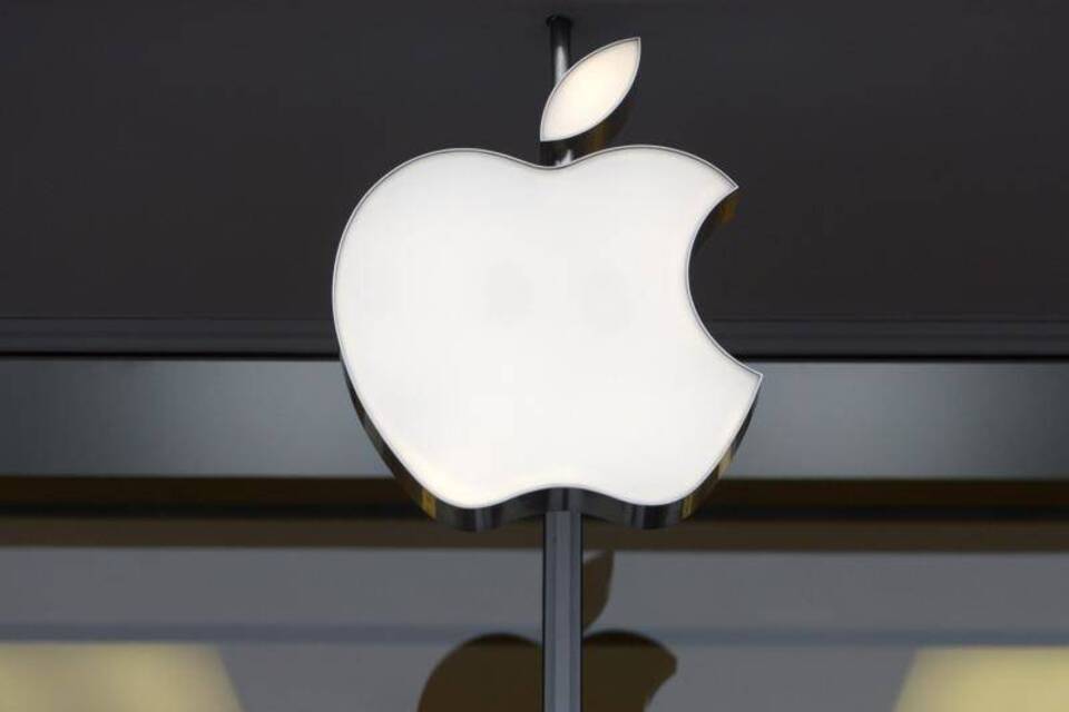 Apple Apple