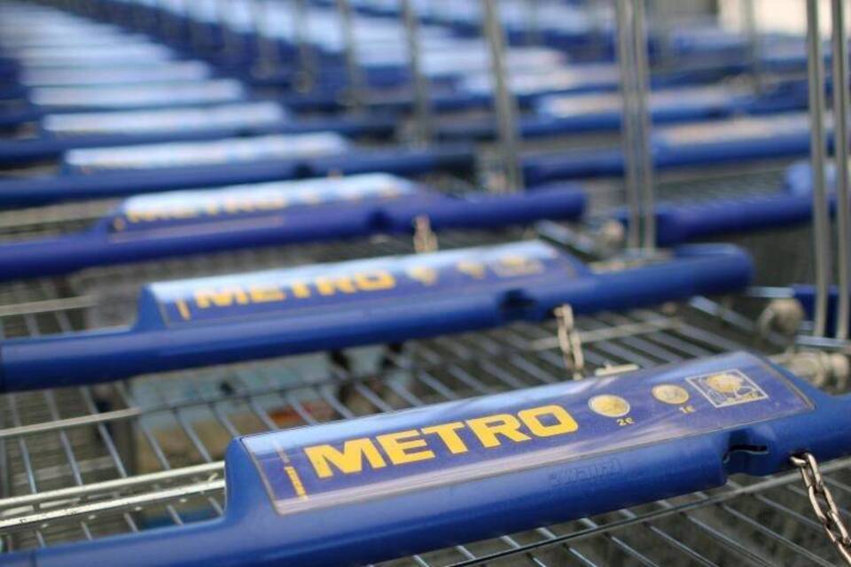Einkaufswagen bei Metro Markt Einkaufswagen bei Metro Markt