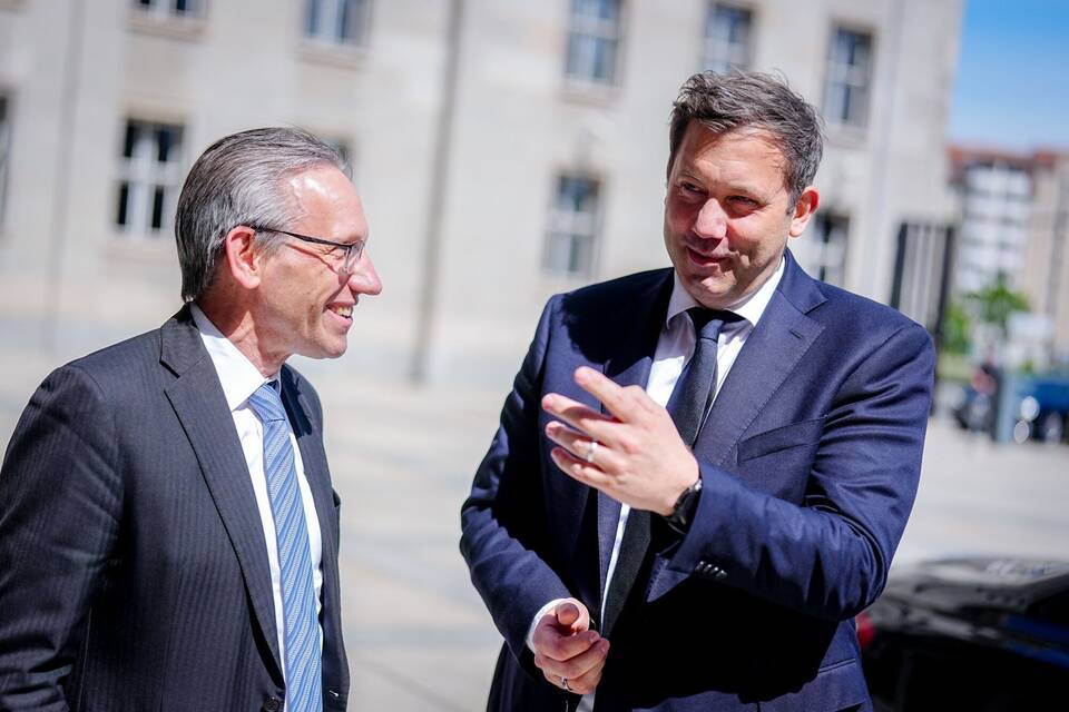 Neue Bundesregierung nimmt Arbeit auf Neue Bundesregierung nimmt Arbeit auf
