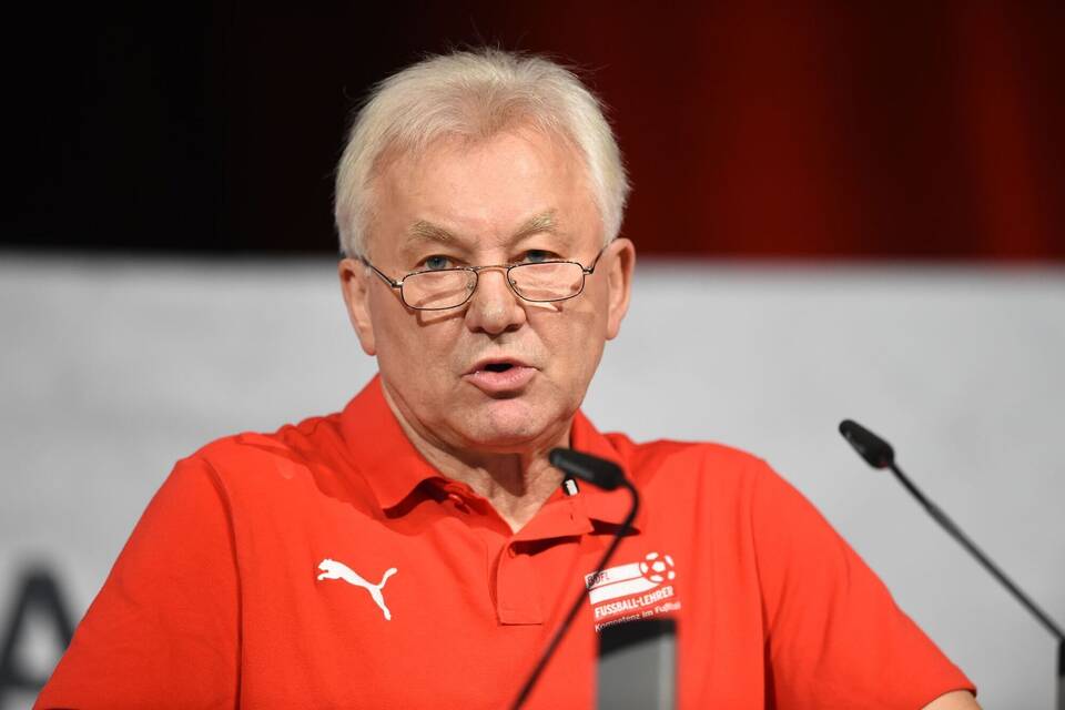 Benno Möhlmann Benno Möhlmann