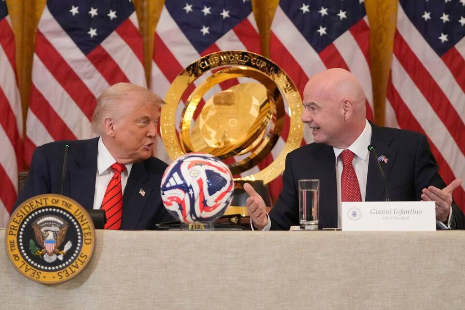 Donald Trump (l.) und Gianni Infantino (r.) Donald Trump (l.) und Gianni Infantino (r.)