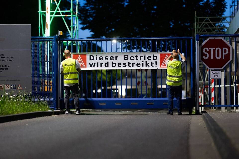 Erster Streik der Geschichte bei den Kölner Ford-Werken Erster Streik der Geschichte bei den Kölner Ford-Werken