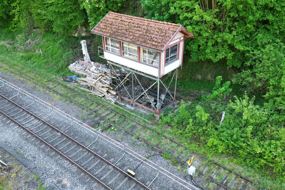 Ausrangiertes Bahn Stellwerk Ausrangiertes Bahn Stellwerk