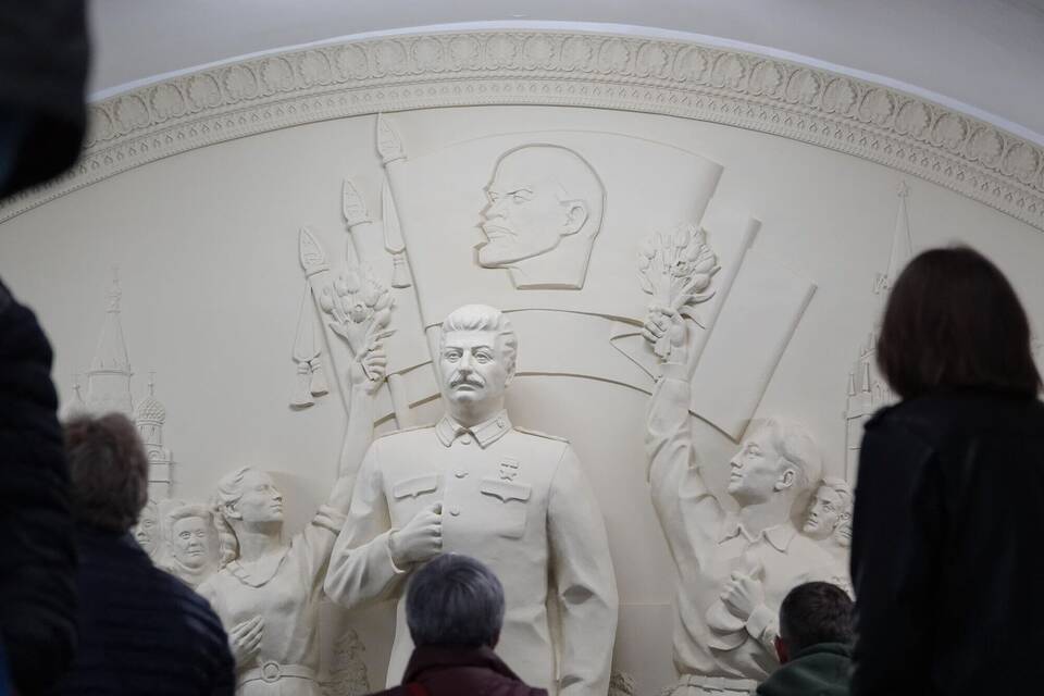 Umstrittenes Stalin-Relief in Moskauer Metro nachgebildet Umstrittenes Stalin-Relief in Moskauer Metro nachgebildet