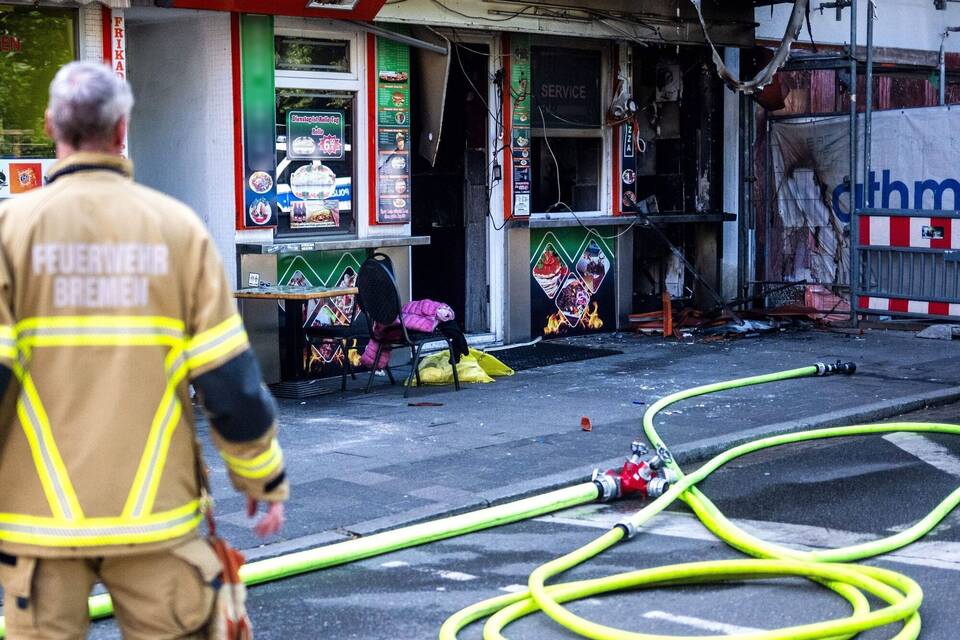 Vier Verletzte bei Brand in einem Bremer Dönerladen Vier Verletzte bei Brand in einem Bremer Dönerladen