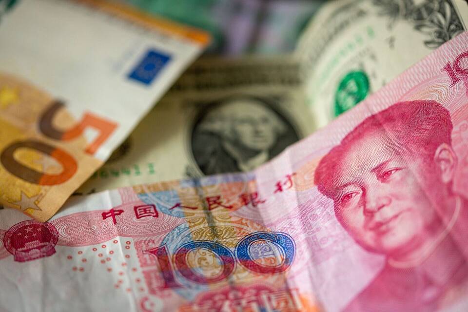 Chinesische Yuan, US-Dollar und Euro Chinesische Yuan, US-Dollar und Euro