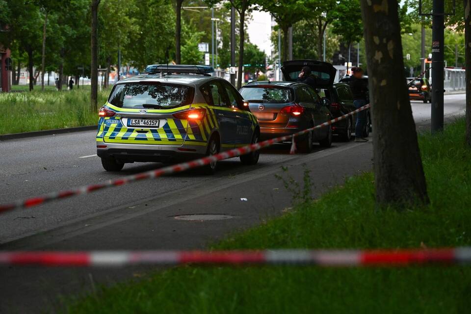 Mädchen bei Attacke vor Haus in Halle verletzt Mädchen bei Attacke vor Haus in Halle verletzt