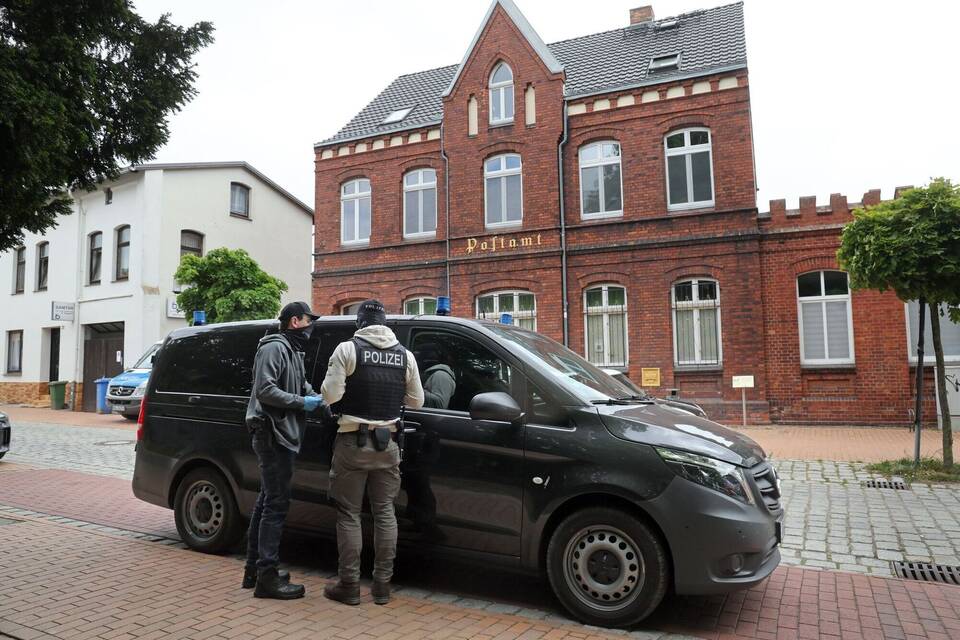 Mutmaßliche rechte Terrorzelle: Junge Männer festgenommen