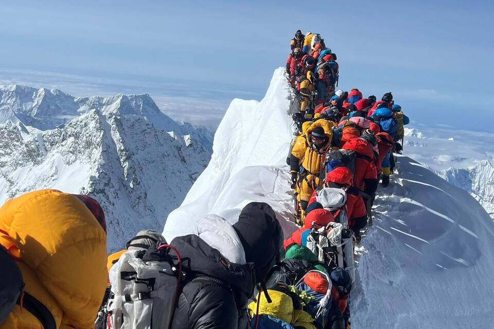 Bergsteiger und Bergführer auf dem Mount Everest Bergsteiger und Bergführer auf dem Mount Everest
