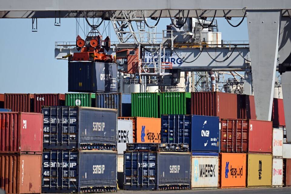 Container im Duisburger Hafen Container im Duisburger Hafen