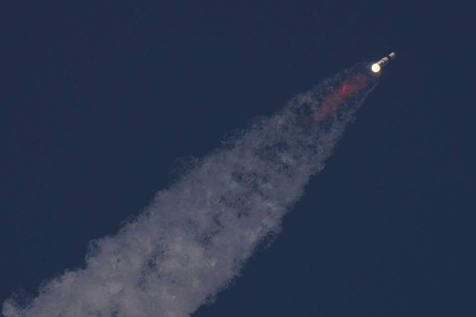 Raumschiff Starship von SpaceX absolviert Testflug Raumschiff Starship von SpaceX absolviert Testflug