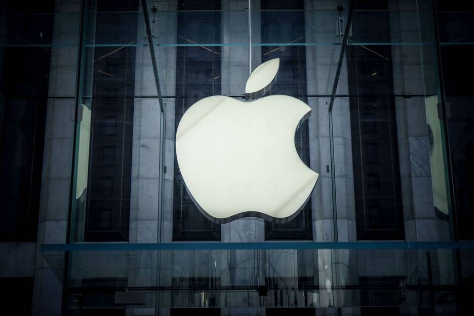Apple Apple