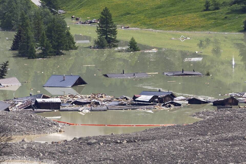 Nach Gletscherabbruch im Wallis Nach Gletscherabbruch im Wallis