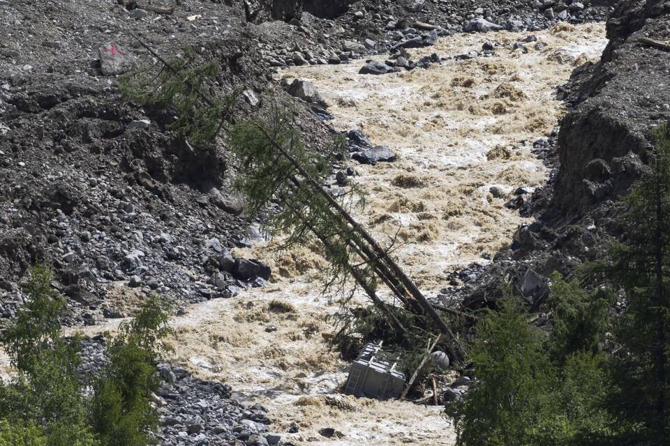 Nach Gletscherabbruch im Wallis Nach Gletscherabbruch im Wallis