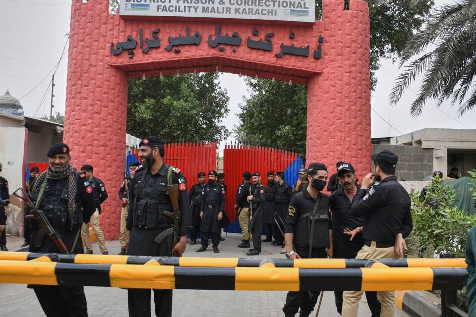 Massenausbruch aus Gefängnis nach Erdbeben in Pakistan Massenausbruch aus Gefängnis nach Erdbeben in Pakistan