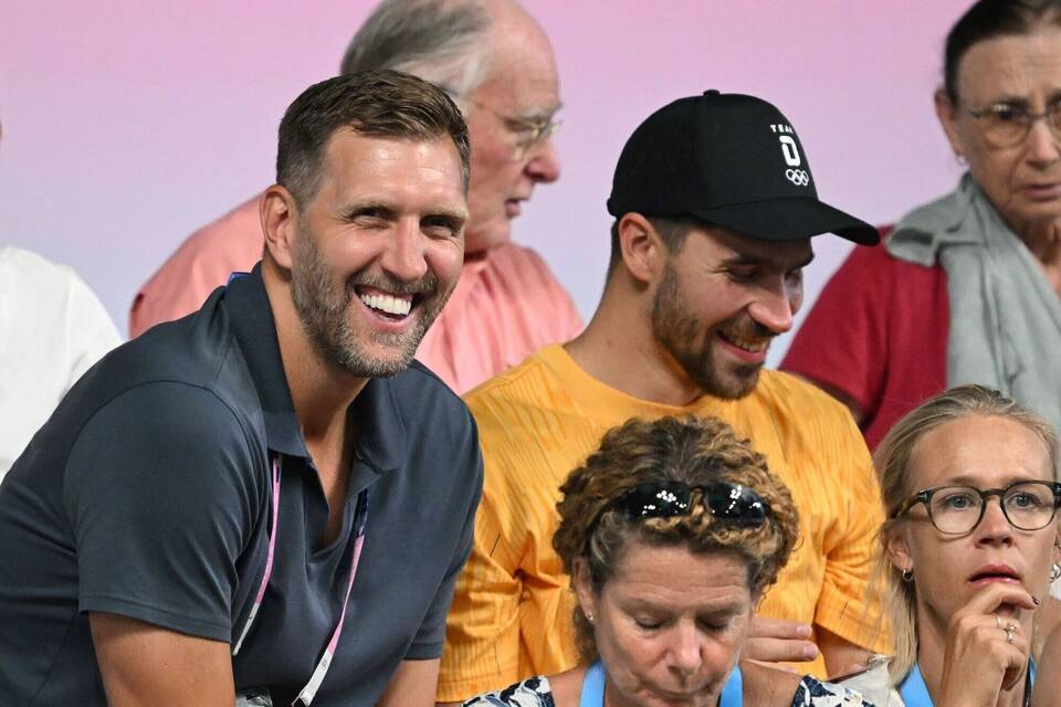 Dirk Nowitzki beim Tischtennis Dirk Nowitzki beim Tischtennis