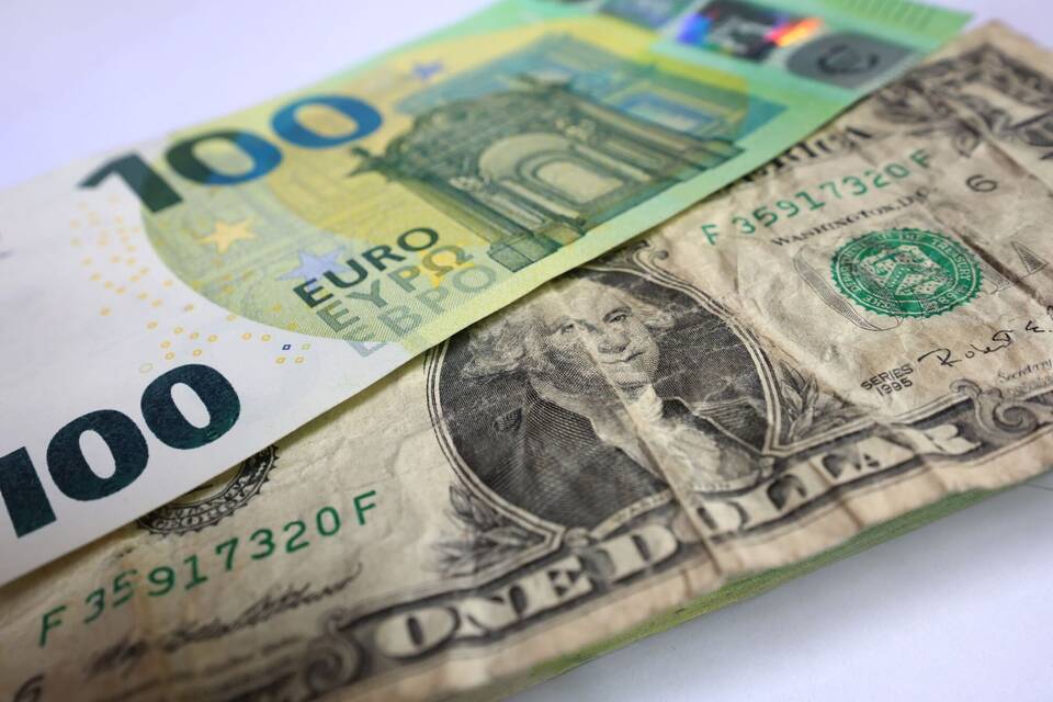 Dollar und Euro Dollar und Euro
