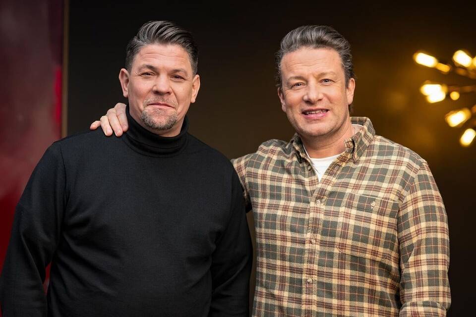 Jamie Oliver tritt erstmals gegen Tim Mälzer an Jamie Oliver tritt erstmals gegen Tim Mälzer an