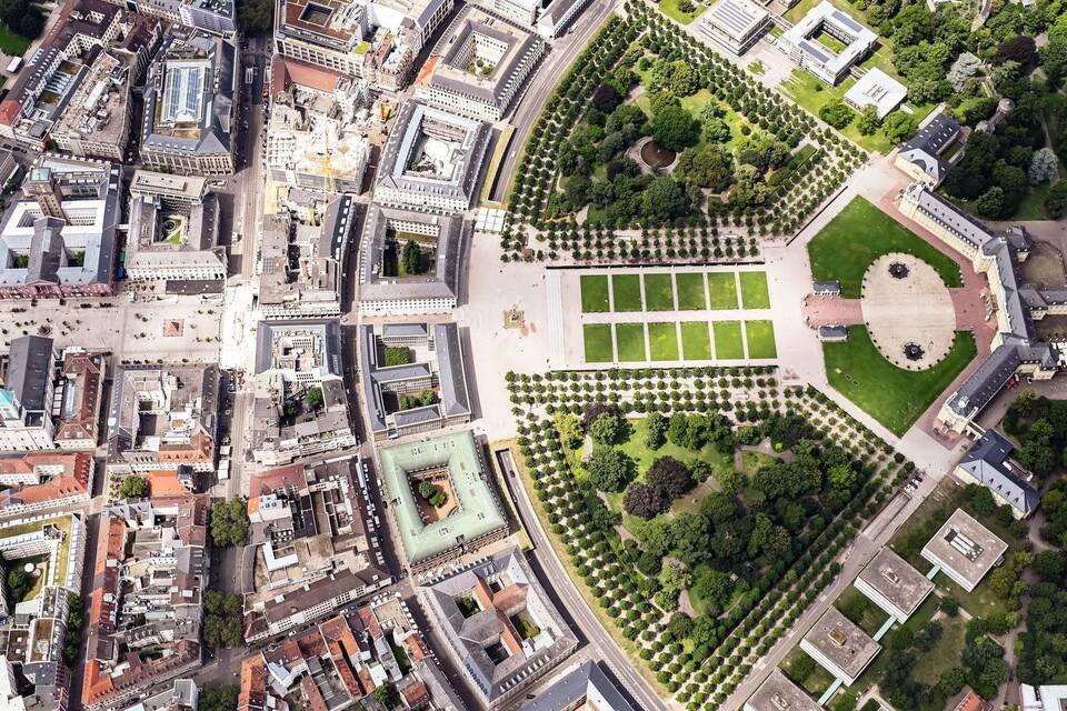 Luftbild Innenstadt Karlsruhe mit Schloss