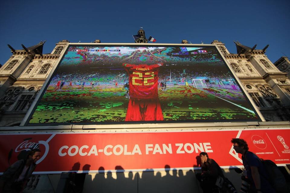 Coca-Cola arbeitet schon lange mit der FIFA zusammen. Coca-Cola arbeitet schon lange mit der FIFA zusammen.