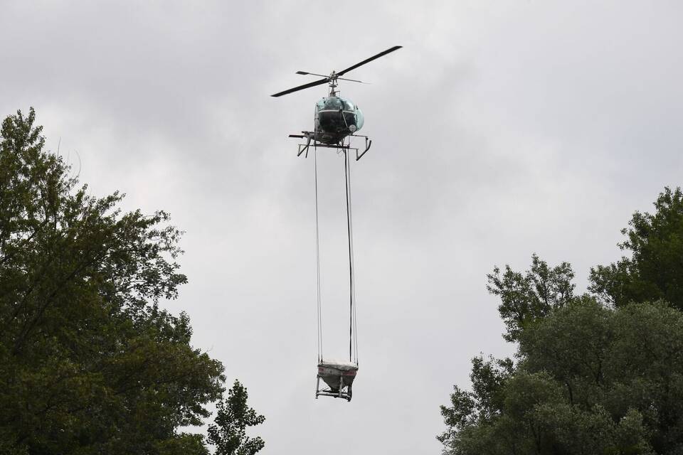 Die Kabs bekämpft Larven auch aus der Luft Die Kabs bekämpft Larven auch aus der Luft