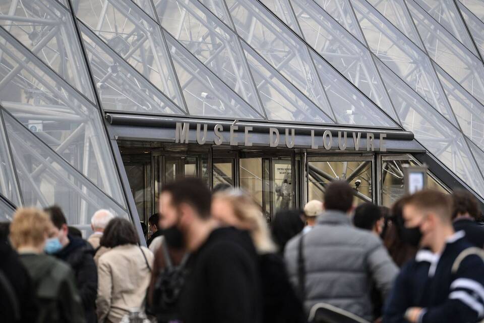 Touristen vor verschlossenen Türen: Louvre-Personal am Limit Touristen vor verschlossenen Türen: Louvre-Personal am Limit