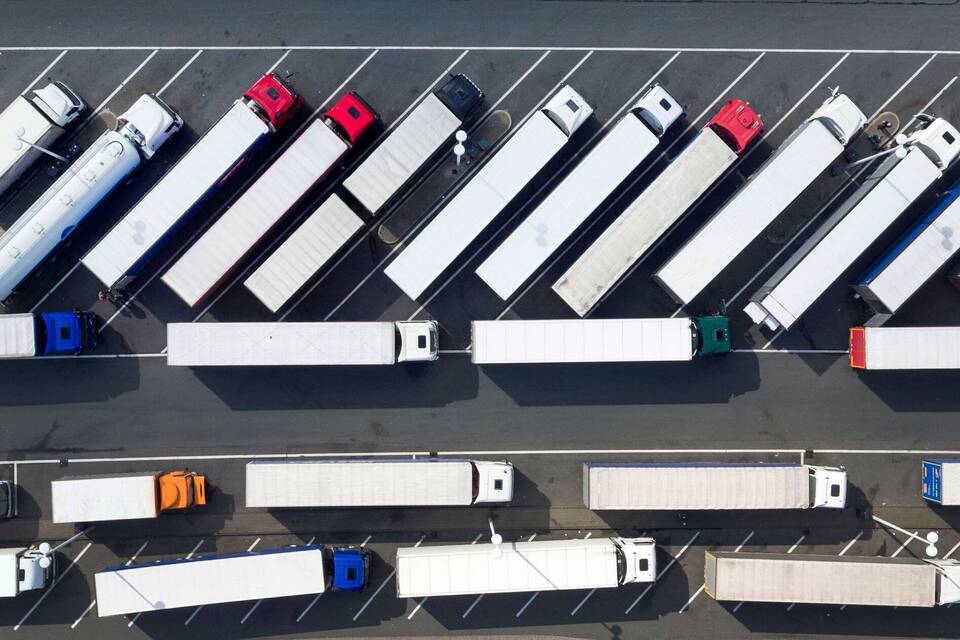 Lkw-Parkplätze an Autobahnen