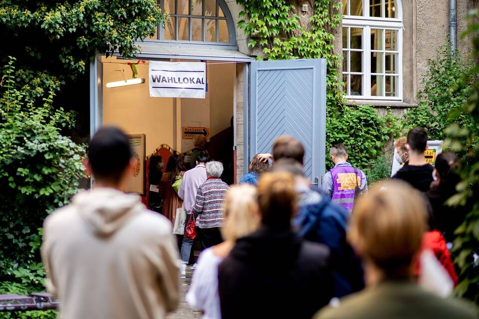 Bundestagswahl - Schlangen vor Berliner Wahllokalen Bundestagswahl - Schlangen vor Berliner Wahllokalen