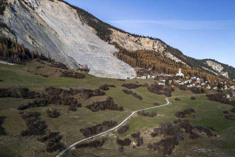 Brienz geräumt - Schuttstrom bedroht Schweizer Dorf Brienz geräumt - Schuttstrom bedroht Schweizer Dorf