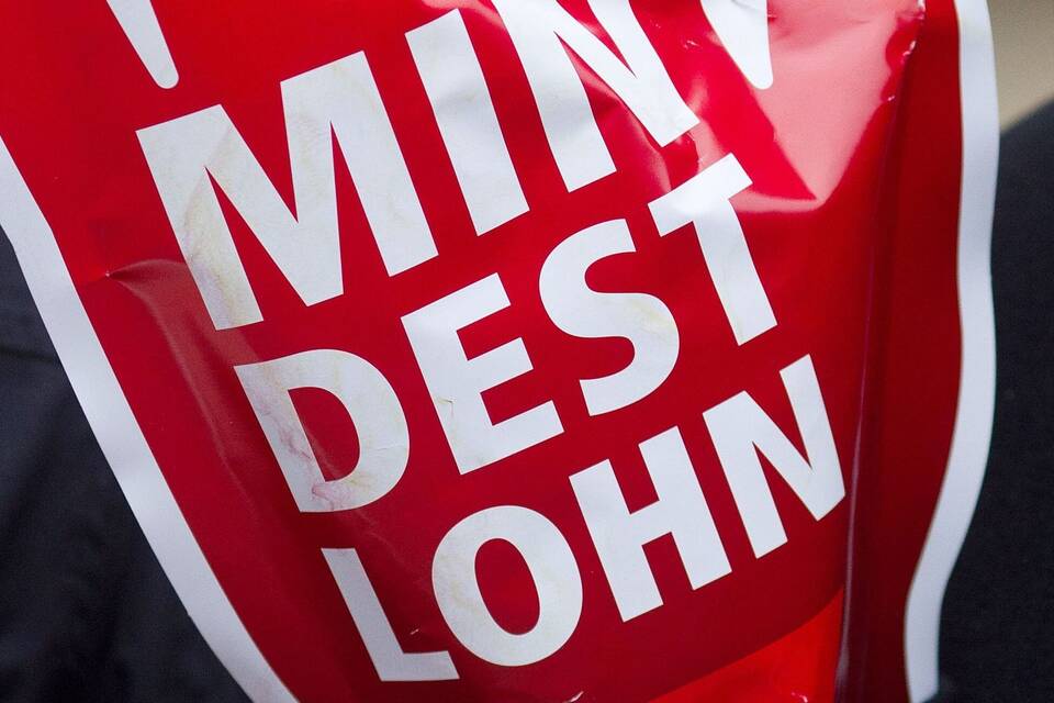 Vor der Entscheidung: Kommen 15 Euro Mindestlohn? Vor der Entscheidung: Kommen 15 Euro Mindestlohn?