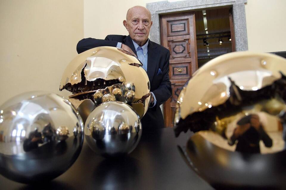 Bildhauer Arnaldo Pomodoro Bildhauer Arnaldo Pomodoro