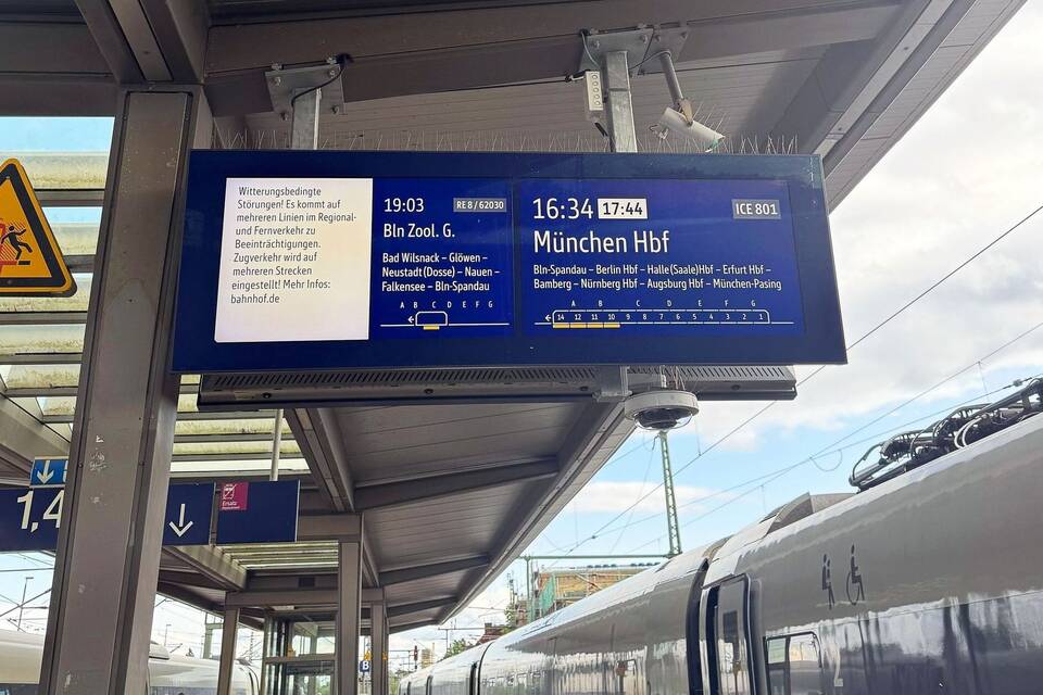Bahnstrecke Berlin-Hamburg nach Unwetter gesperrt Bahnstrecke Berlin-Hamburg nach Unwetter gesperrt