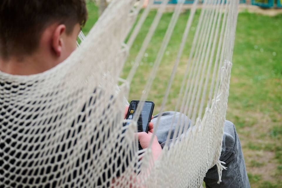 Symbolbild - Smartphone-Nutzung bei Kindern Symbolbild - Smartphone-Nutzung bei Kindern
