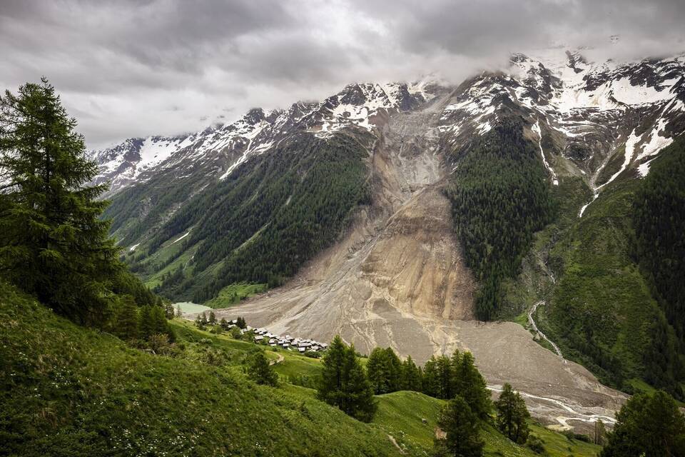 Nach Gletscherabbruch im Wallis Nach Gletscherabbruch im Wallis