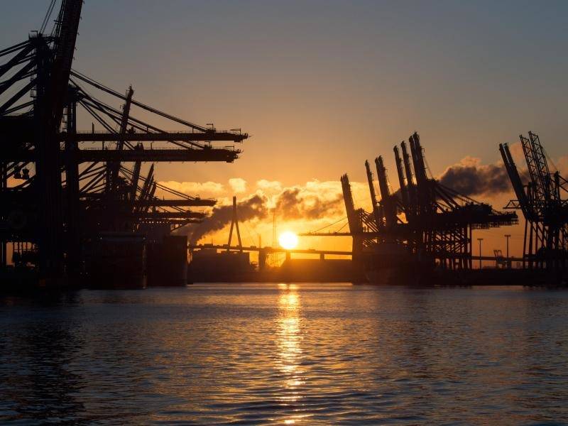 G terumschlag gestiegen Hamburger  Hafen  schafft leichtes 