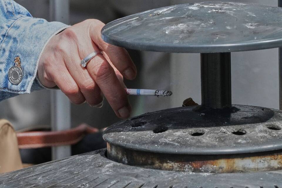 Frankreich verbietet teils Rauchen in öffentlichen Bereichen Frankreich verbietet teils Rauchen in öffentlichen Bereichen