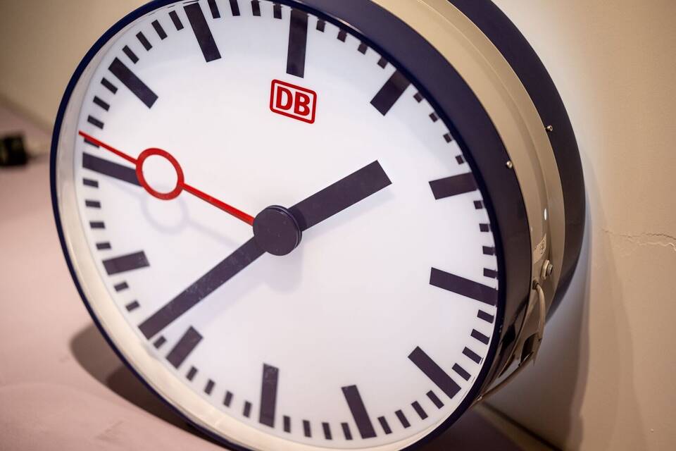 Bahn-Uhr