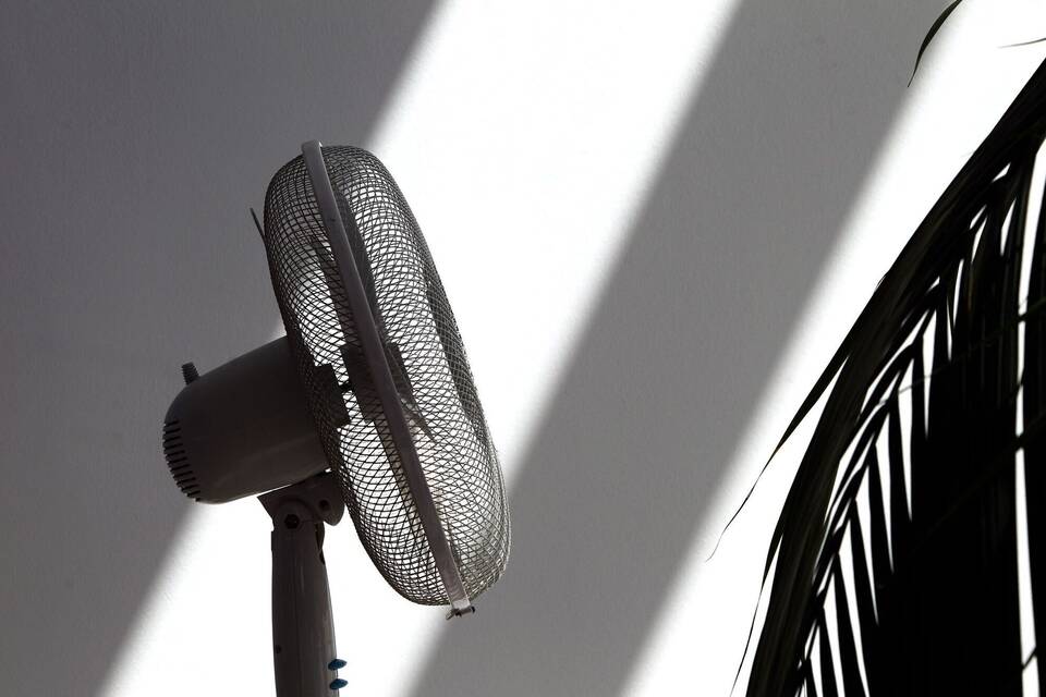 Ein Ventilator in einem Zimmer