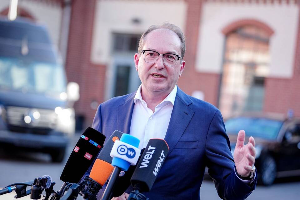 Bundesinnenminister Dobrindt besucht BKA