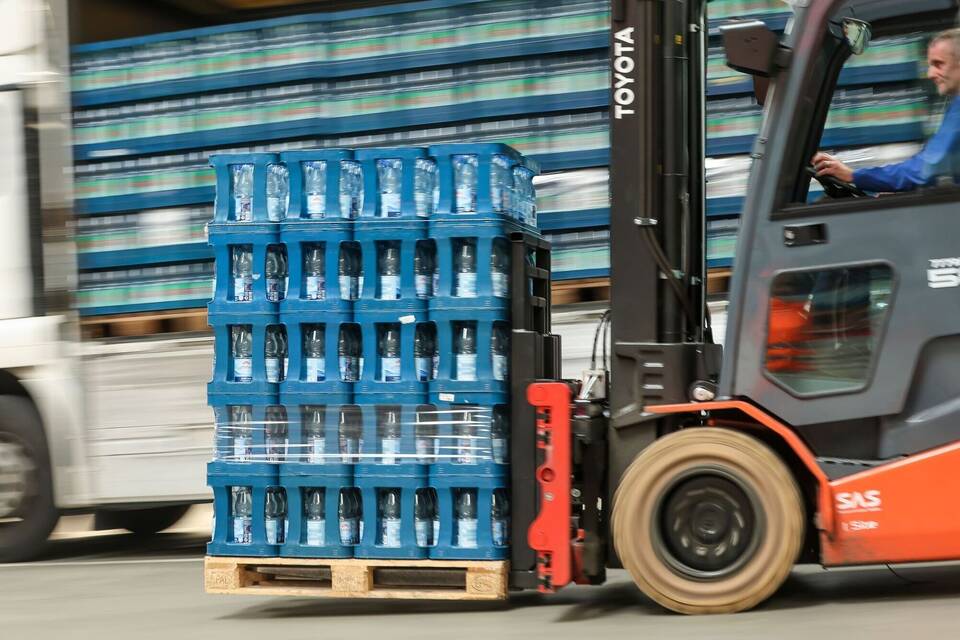 Verladung von Mineralwasser