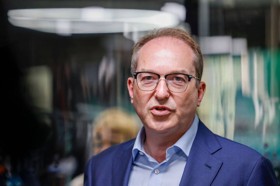 Bundesinnenminister Dobrindt besucht das IT-Lagezentrum des BSI