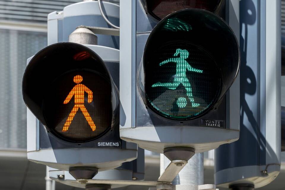 Euro 2025 - Ampel mit Fussballspielerin