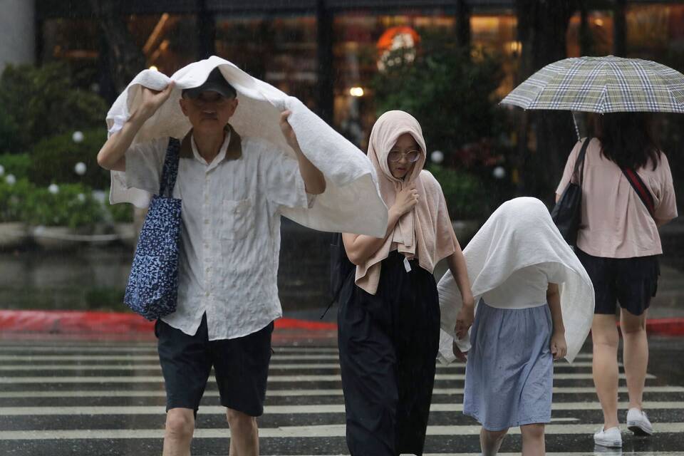 Taifun Danas über Taiwan Taifun Danas über Taiwan