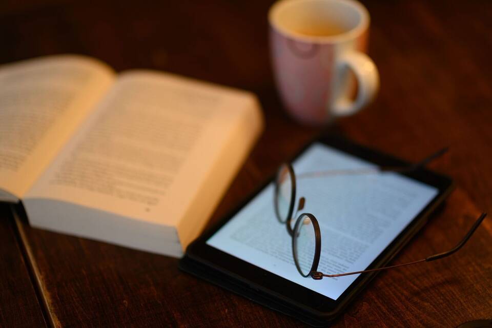 Illustration - Bücher lesen