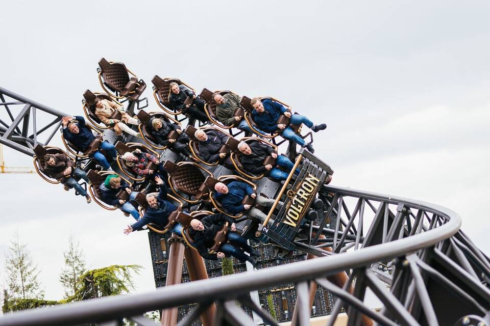 Achterbahn Voltron Nevera 