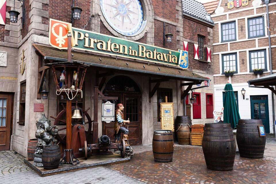 Fahrgeschäft «Piraten in Batavia» Fahrgeschäft «Piraten in Batavia»
