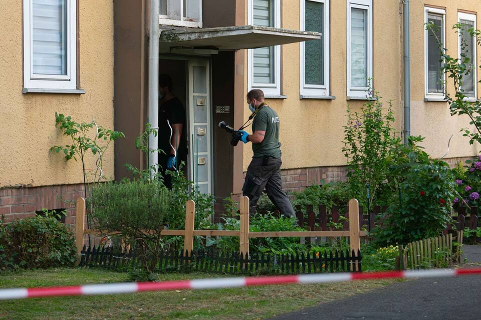 Frau in Dormagen tot gefunden: Sohn unter Mordverdacht Frau in Dormagen tot gefunden: Sohn unter Mordverdacht